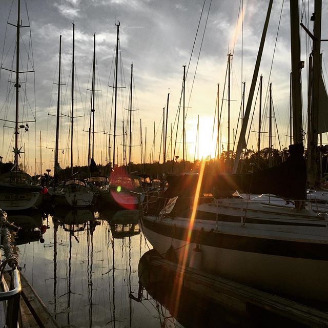 Hjellestad seilbåthavn i solnedgang ️