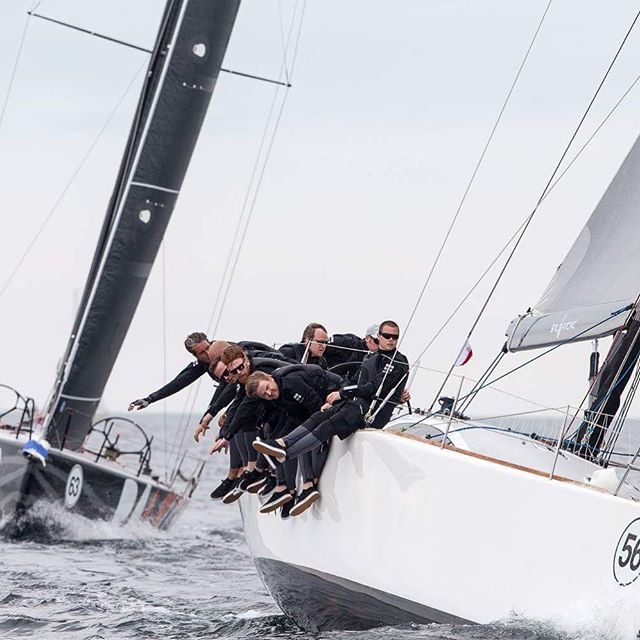 Great shot of our Landmark 43 White Shadow chasing the offset mark - taken by @danfotoman