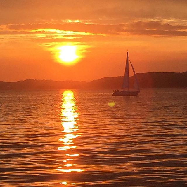 Nora i solnedgang tirsdagsregatta